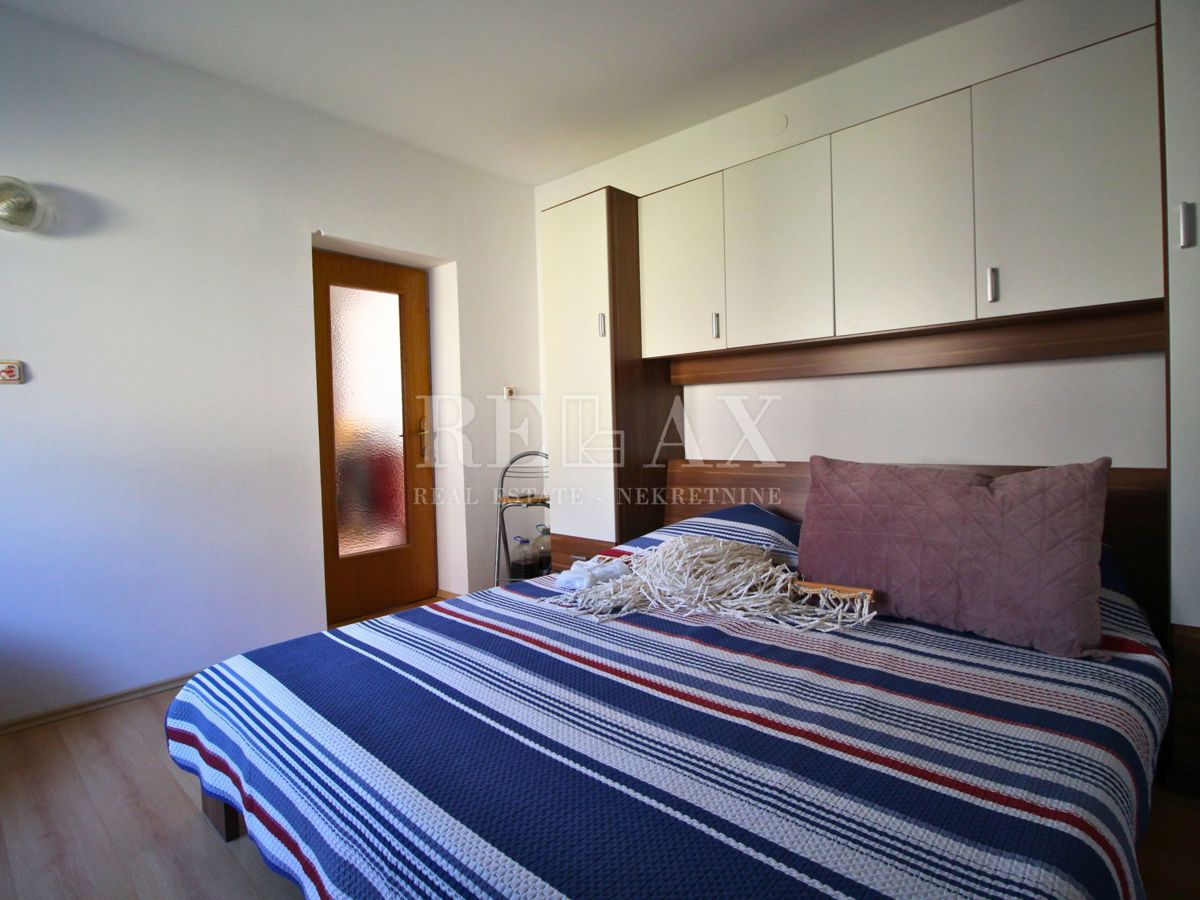 Jadranovo - casa indipendente con 3 appartamenti