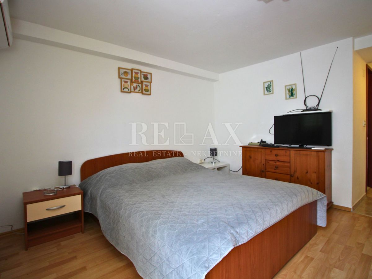 Jadranovo - casa indipendente con 3 appartamenti