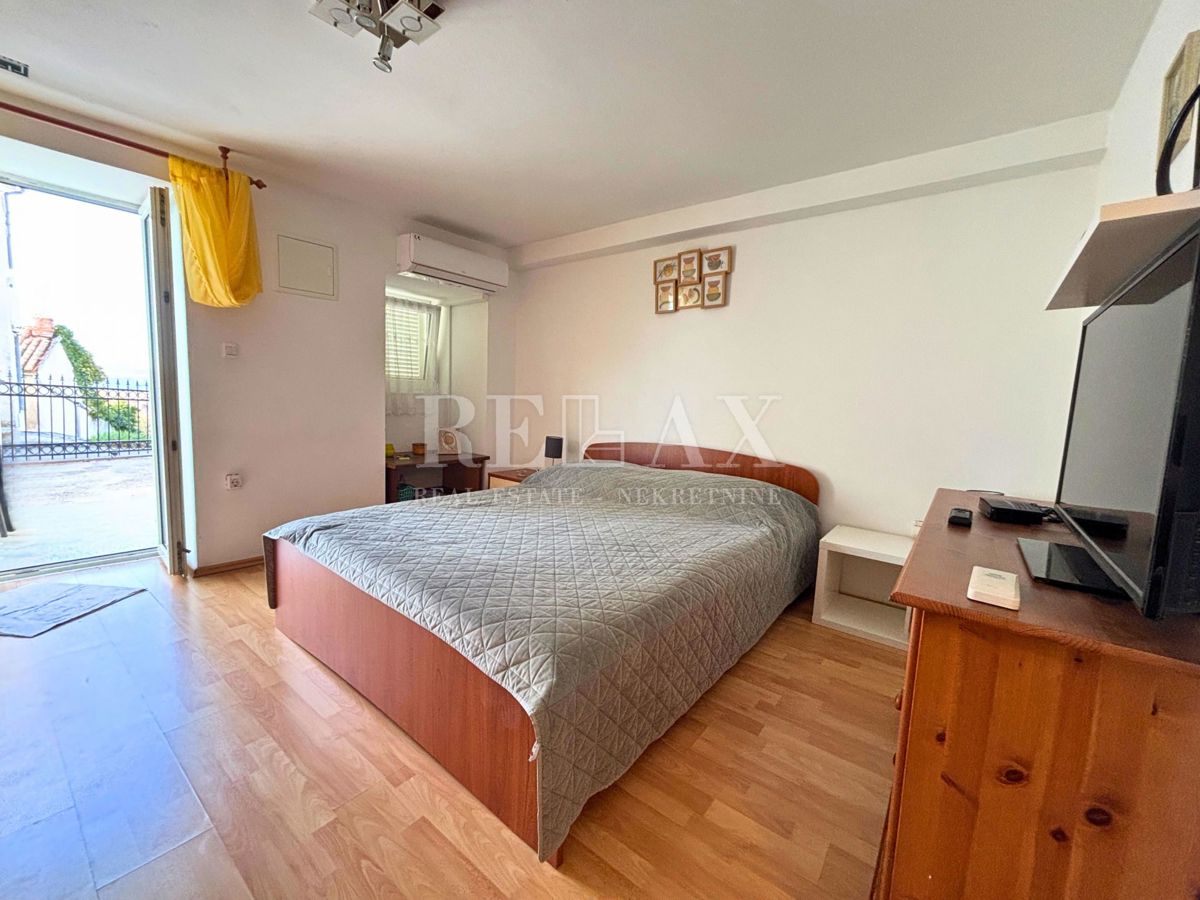 Jadranovo - casa indipendente con 3 appartamenti