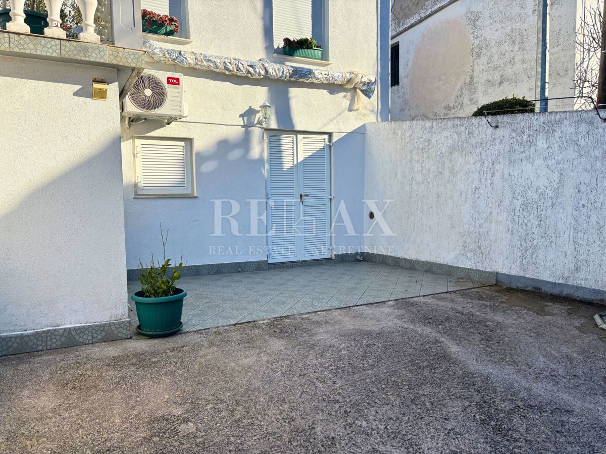 Jadranovo - casa indipendente con 3 appartamenti