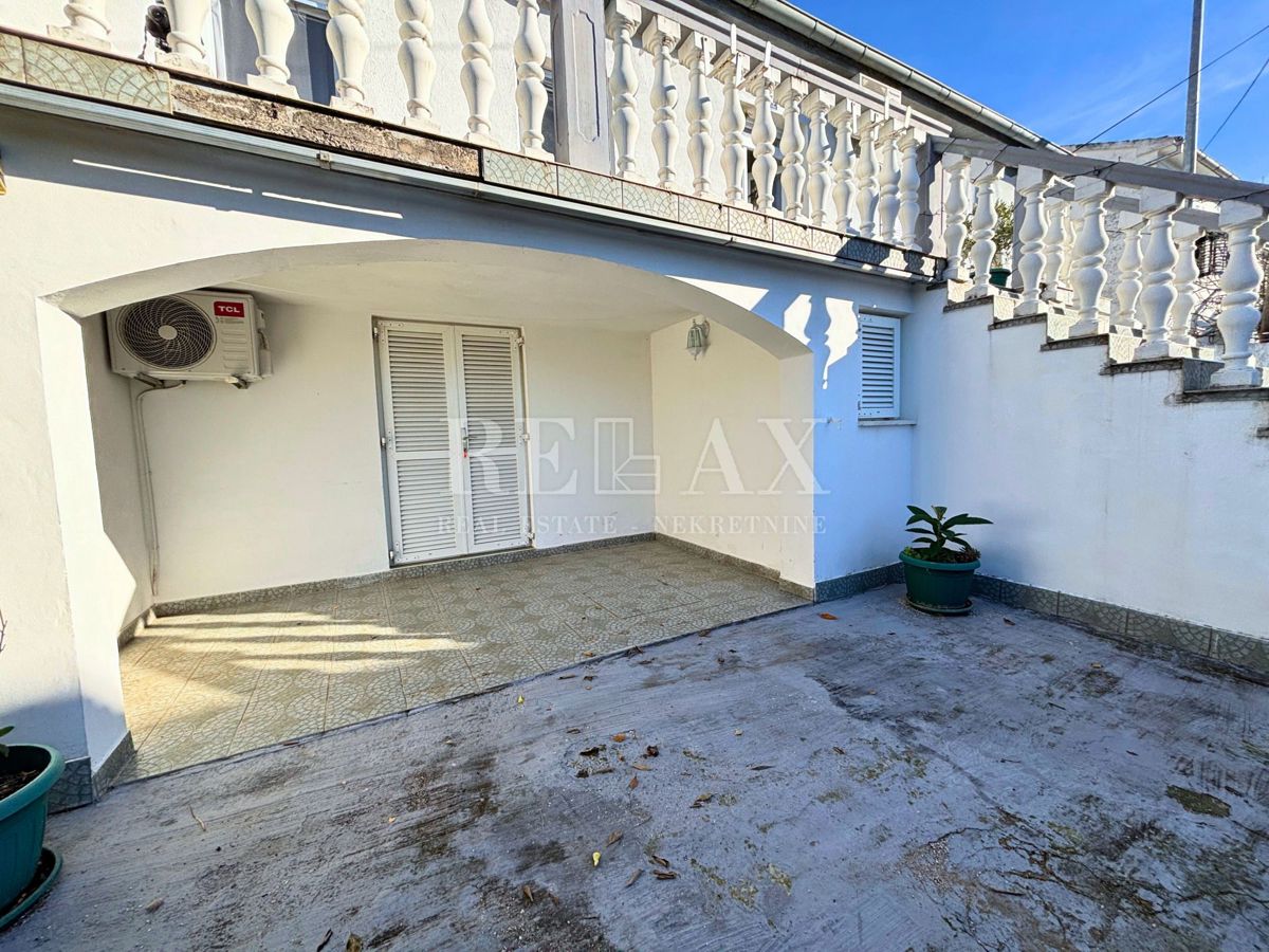 Jadranovo - casa indipendente con 3 appartamenti