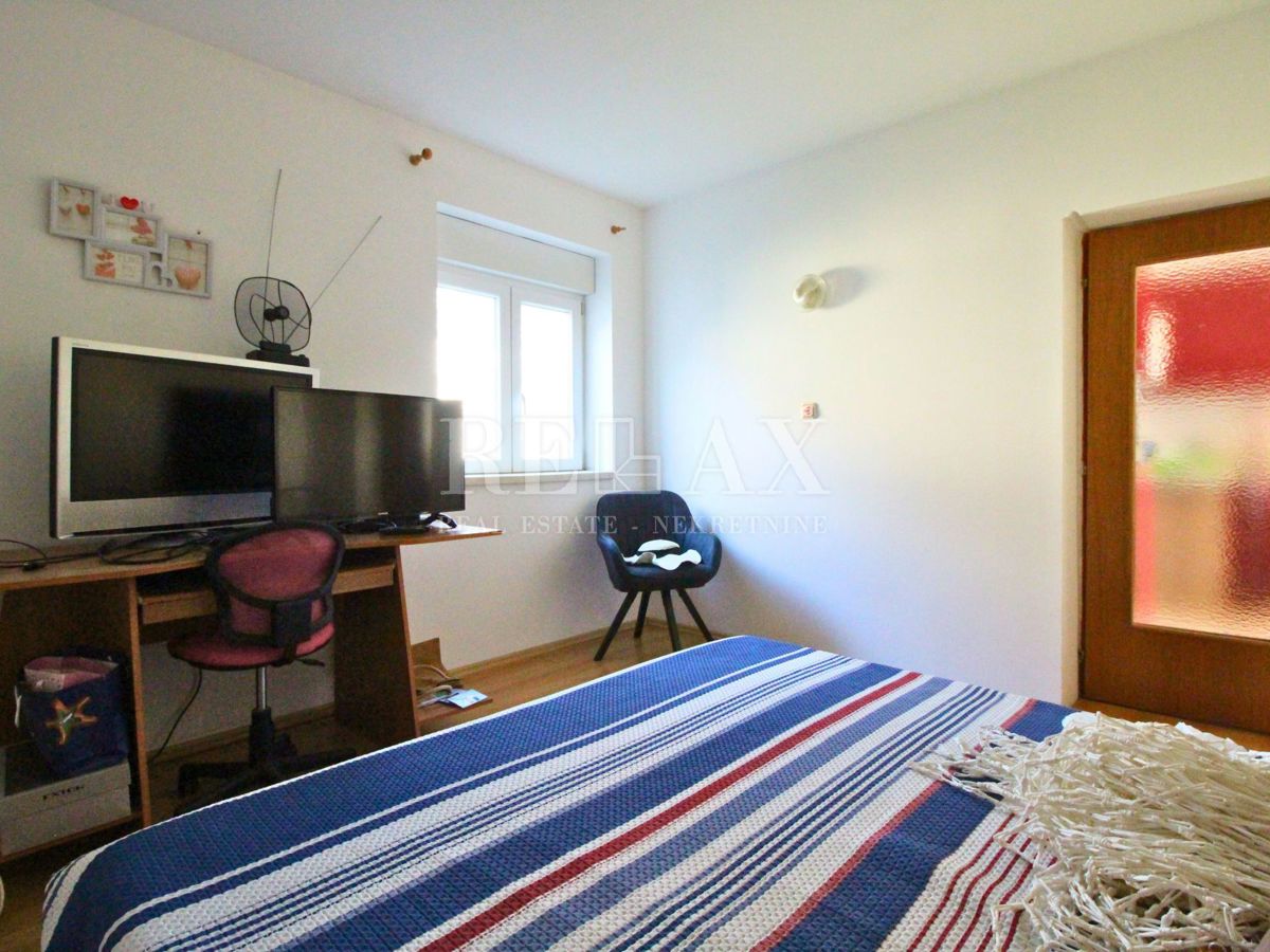 Jadranovo - casa indipendente con 3 appartamenti