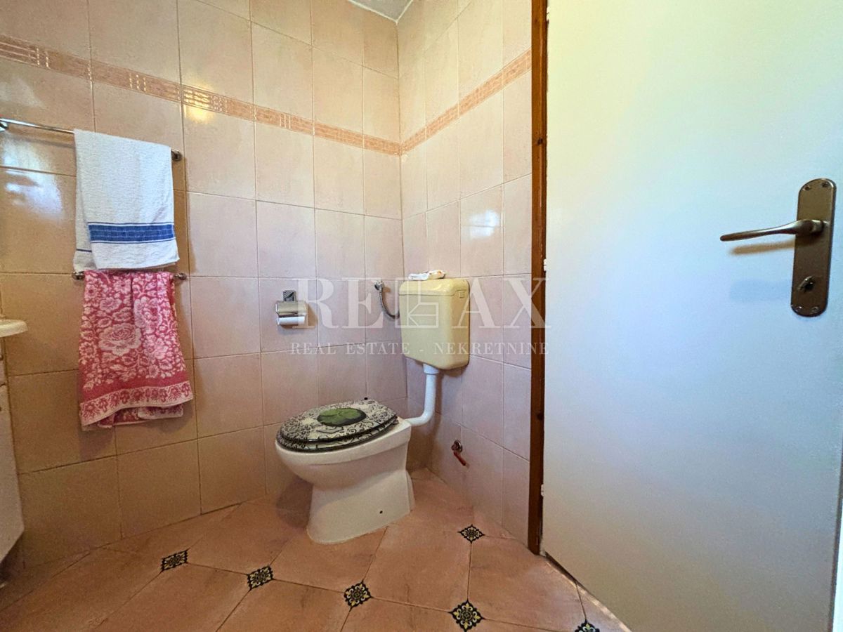 Jadranovo - casa indipendente con 3 appartamenti