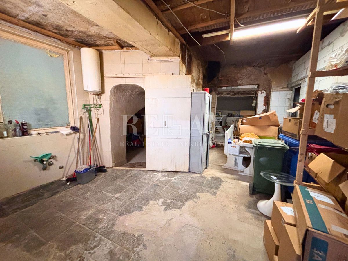 Kastav - casa con 3 appartamenti e spazio commerciale