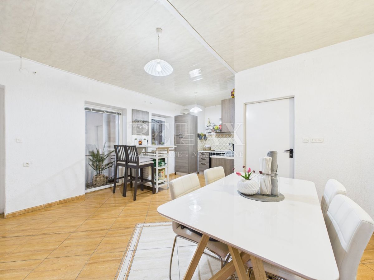 Kastav - casa con 3 appartamenti e spazio commerciale