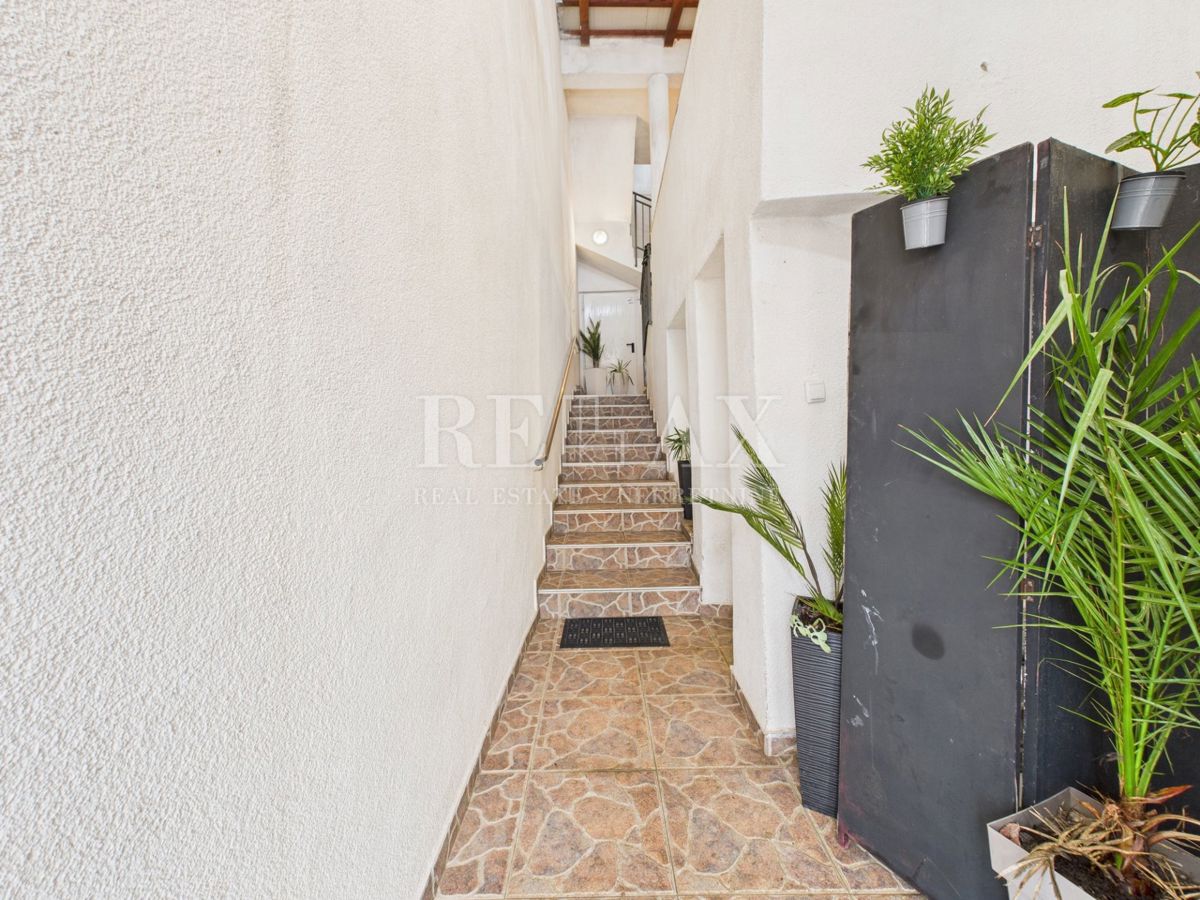 Kastav - casa con 3 appartamenti e spazio commerciale