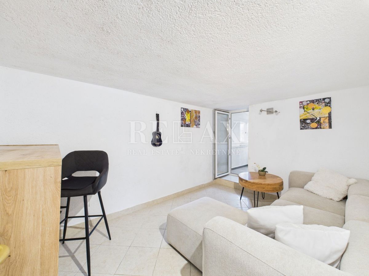 Kastav - casa con 3 appartamenti e spazio commerciale