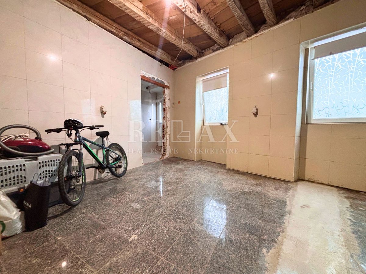 Kastav - casa con 3 appartamenti e spazio commerciale