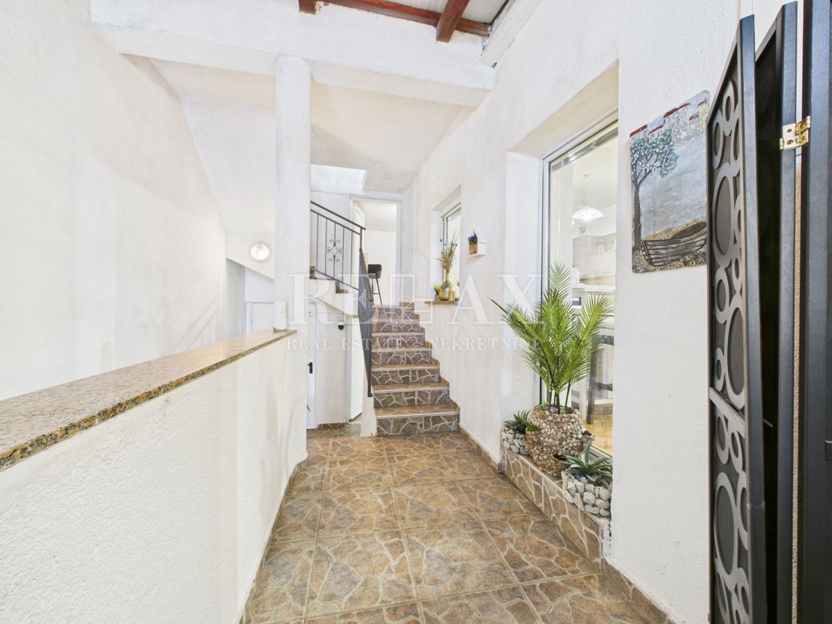 Kastav - casa con 3 appartamenti e spazio commerciale