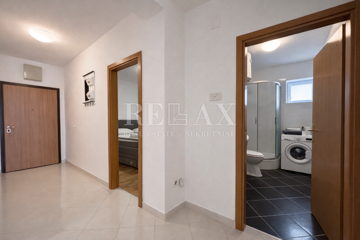 Novi Vinodolski - appartamento con due camere da letto, parcheggio