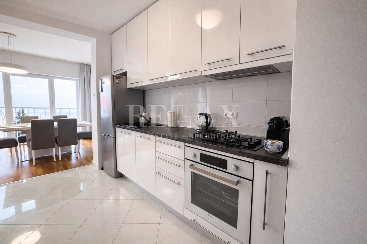 Novi Vinodolski - appartamento con due camere da letto, parcheggio