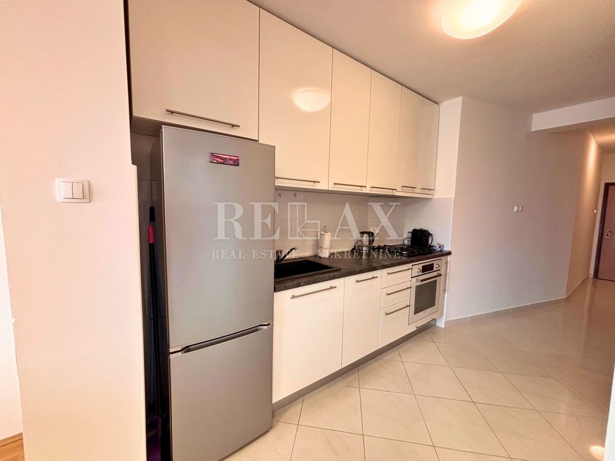 Novi Vinodolski - appartamento con due camere da letto, parcheggio