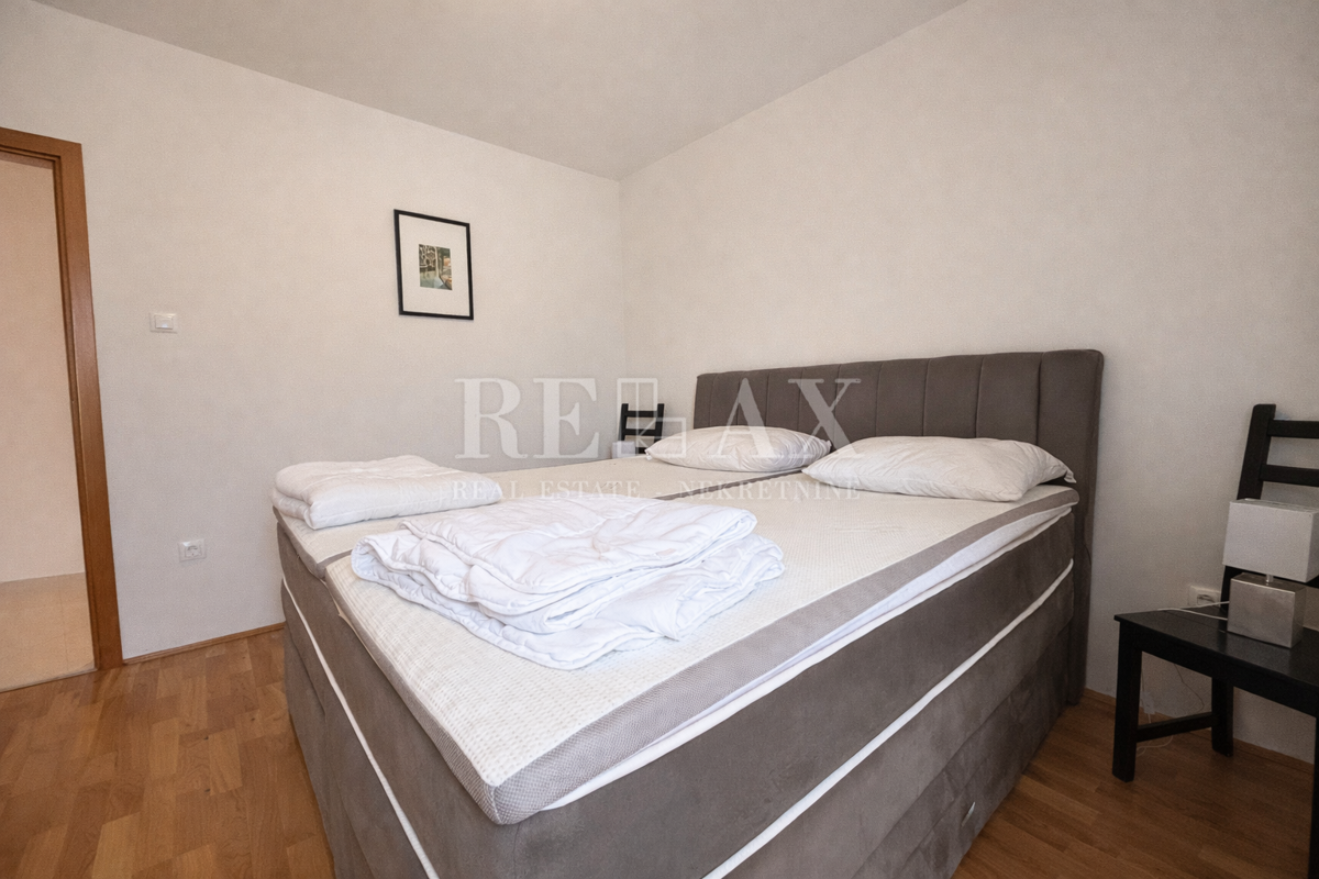 Novi Vinodolski - appartamento con due camere da letto, parcheggio