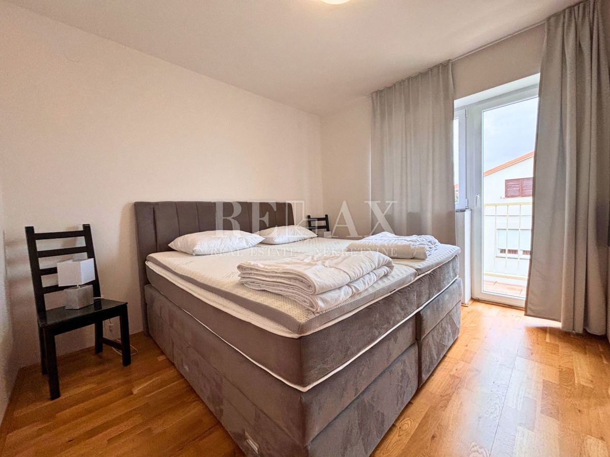 Novi Vinodolski - appartamento con due camere da letto, parcheggio