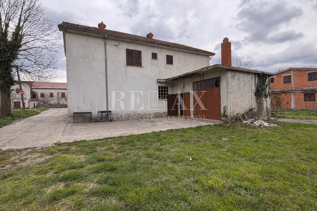 Rijeka, Podhum - casa con 2 appartamenti e due garage