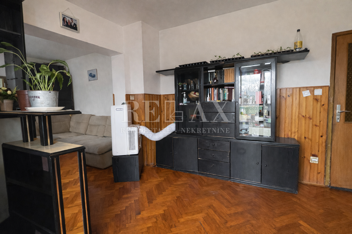 Rijeka, Podhum - casa con 2 appartamenti e due garage