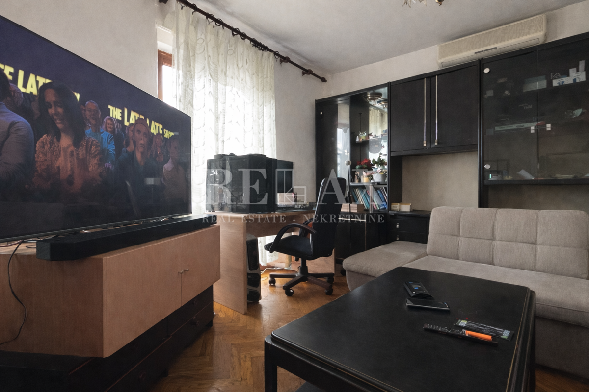 Rijeka, Podhum - casa con 2 appartamenti e due garage