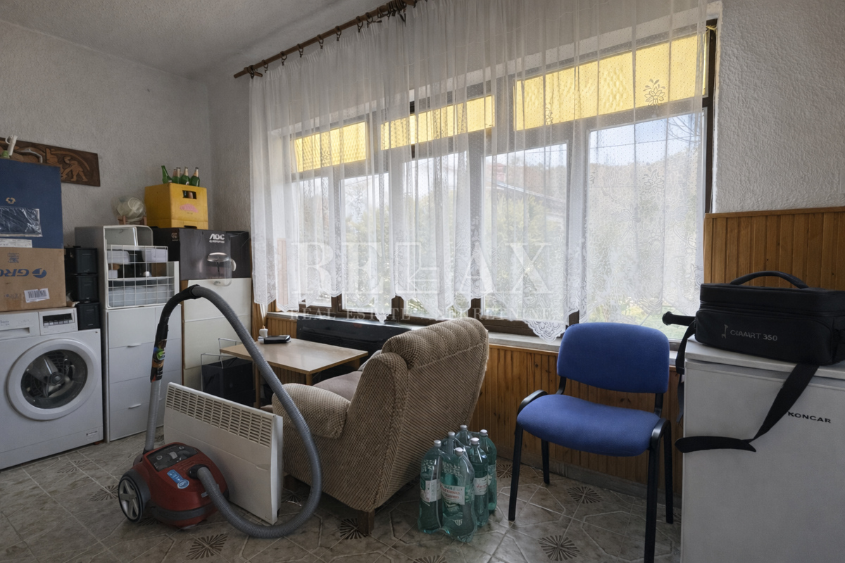 Rijeka, Podhum - casa con 2 appartamenti e due garage