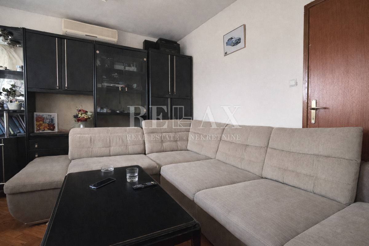 Rijeka, Podhum - casa con 2 appartamenti e due garage