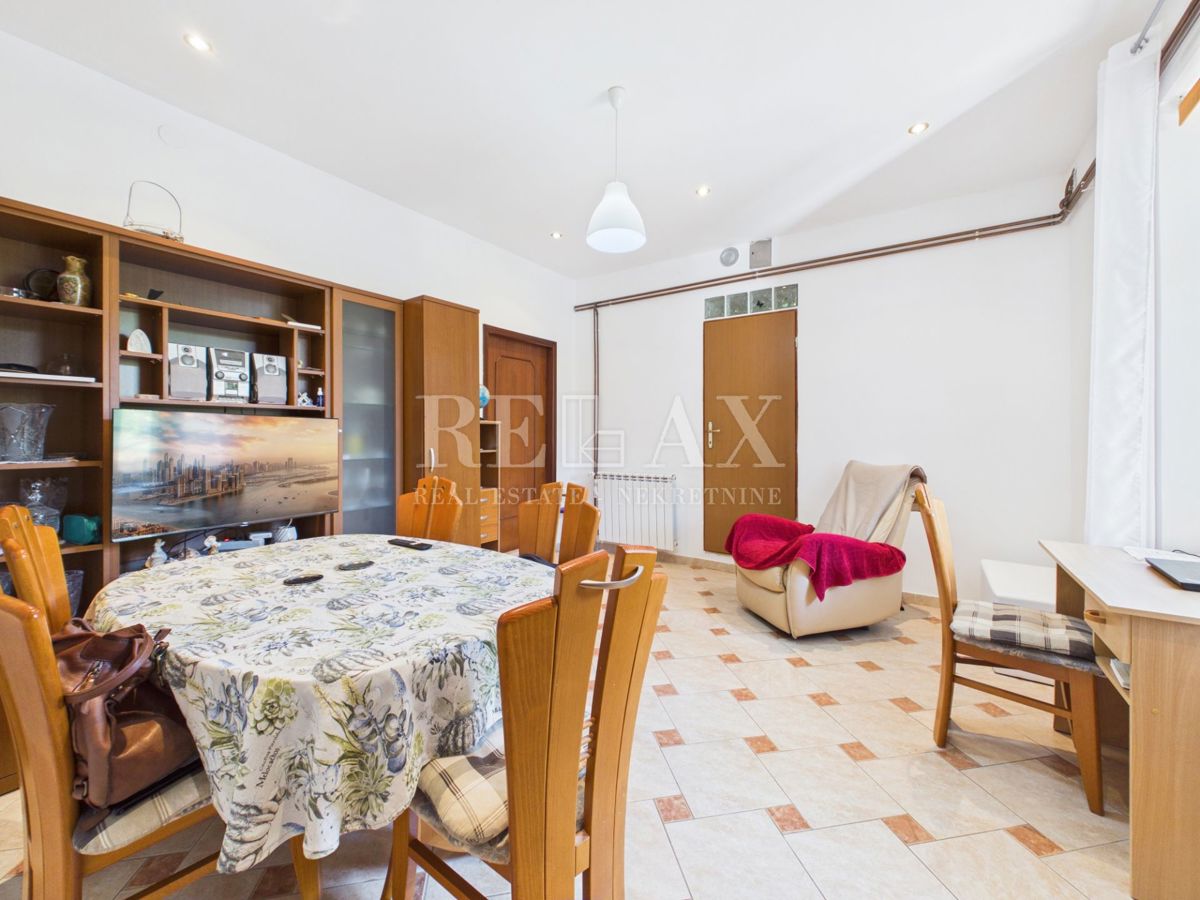 Križišće - casa indipendente con giardino e piscina