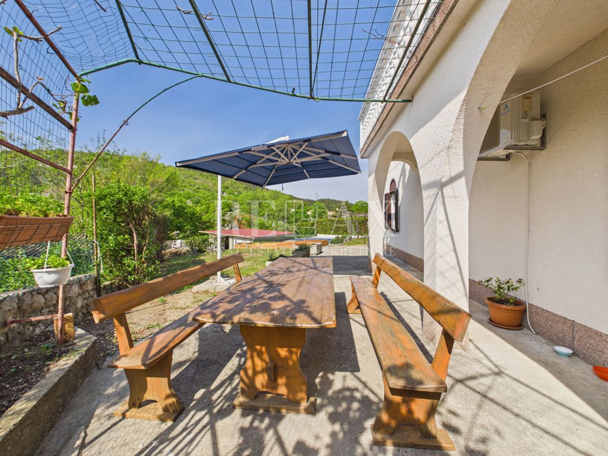 Križišće - casa indipendente con giardino e piscina