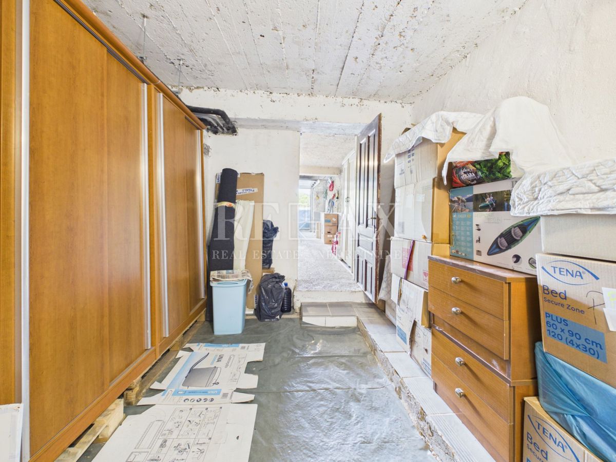 Križišće - casa indipendente con giardino e piscina