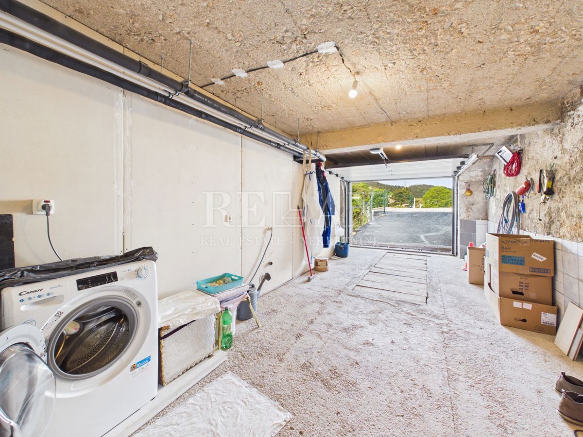 Križišće - casa indipendente con giardino e piscina