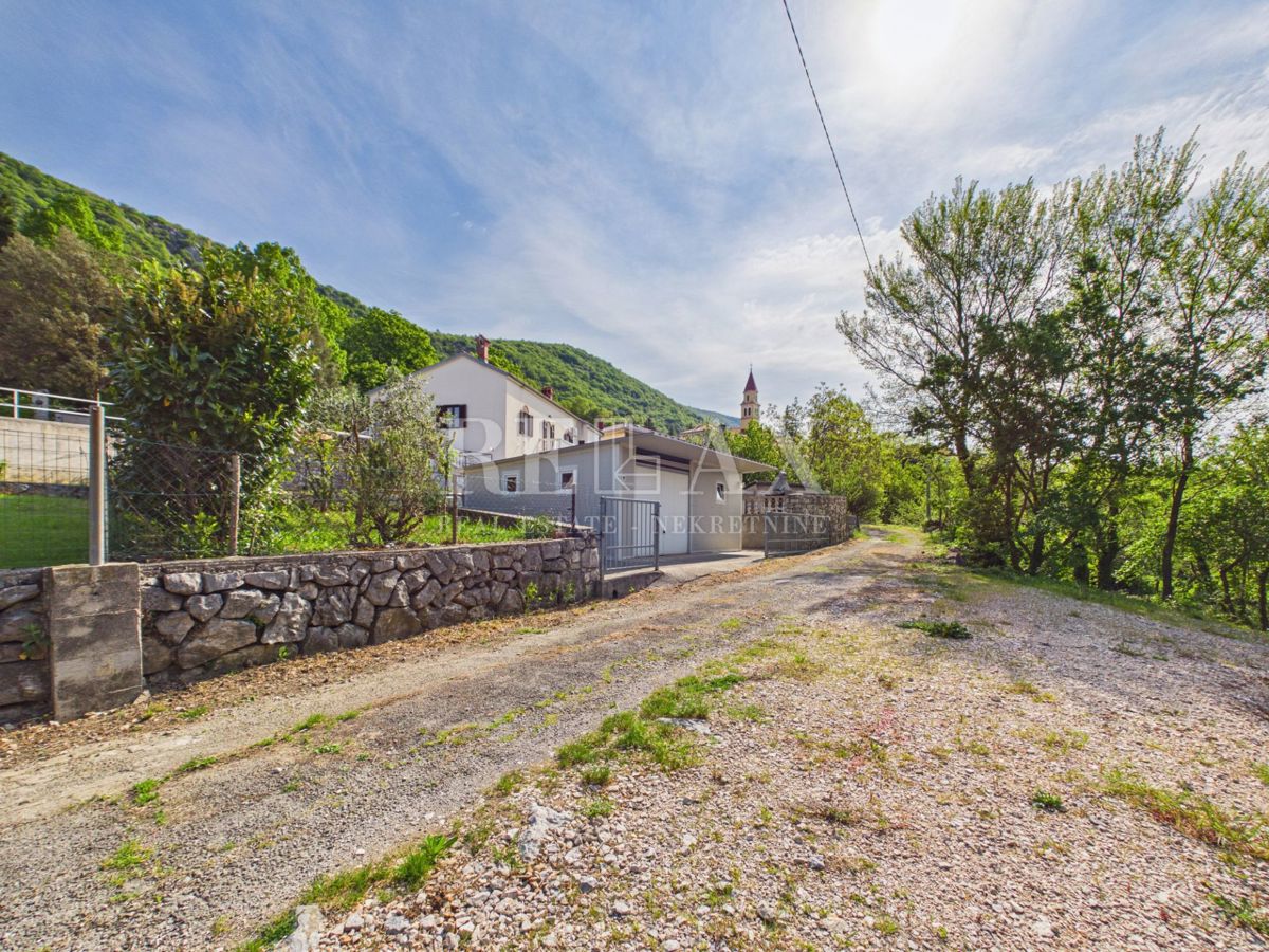 Križišće - casa indipendente con giardino e piscina