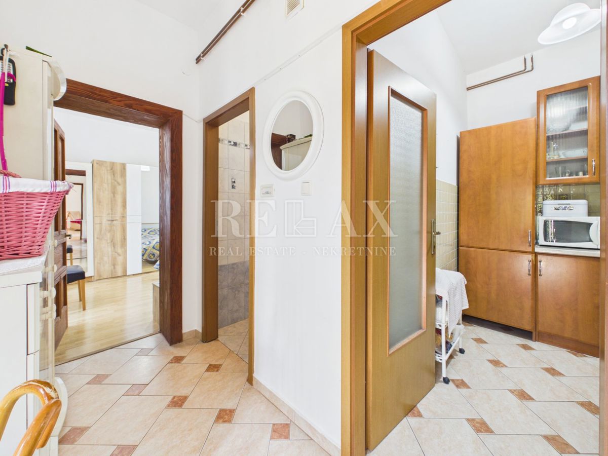 Križišće - casa indipendente con giardino e piscina