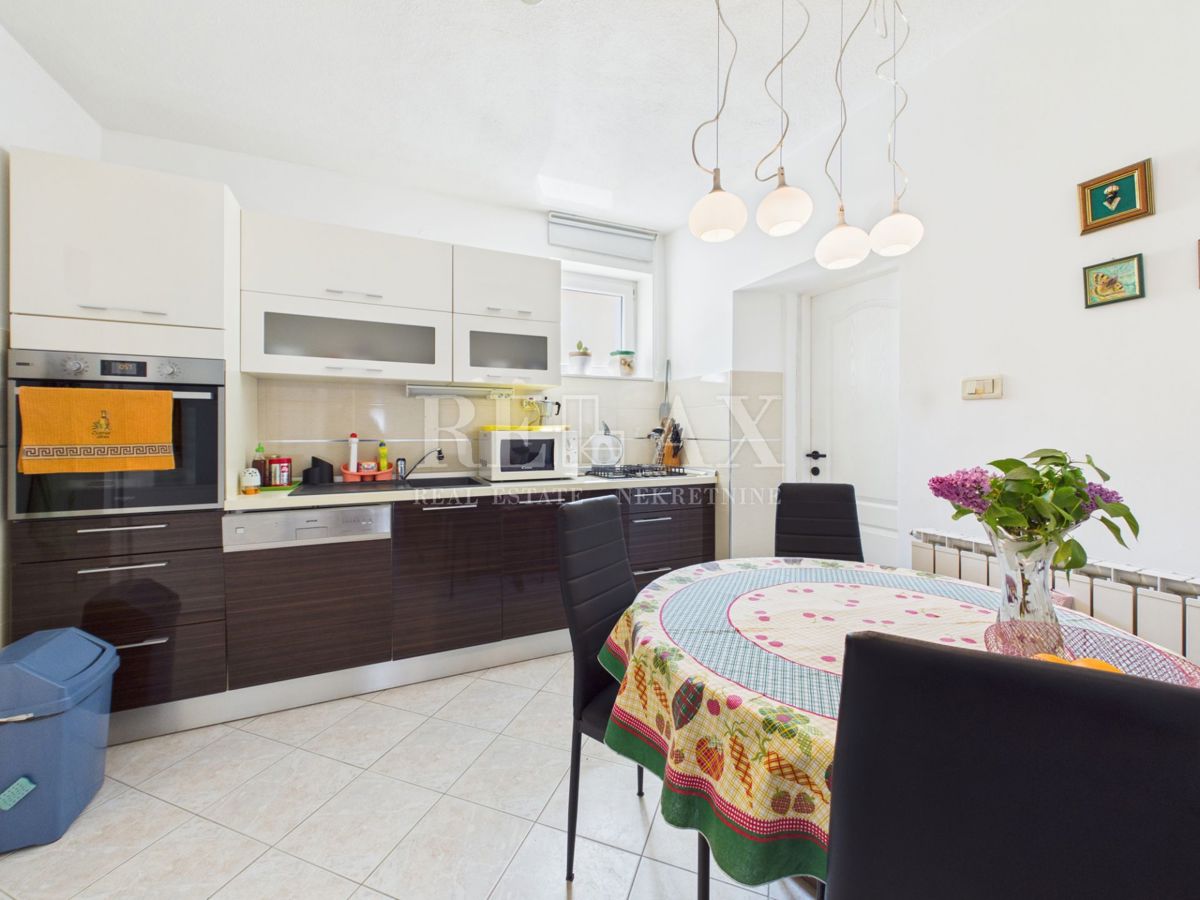 Križišće - casa indipendente con giardino e piscina