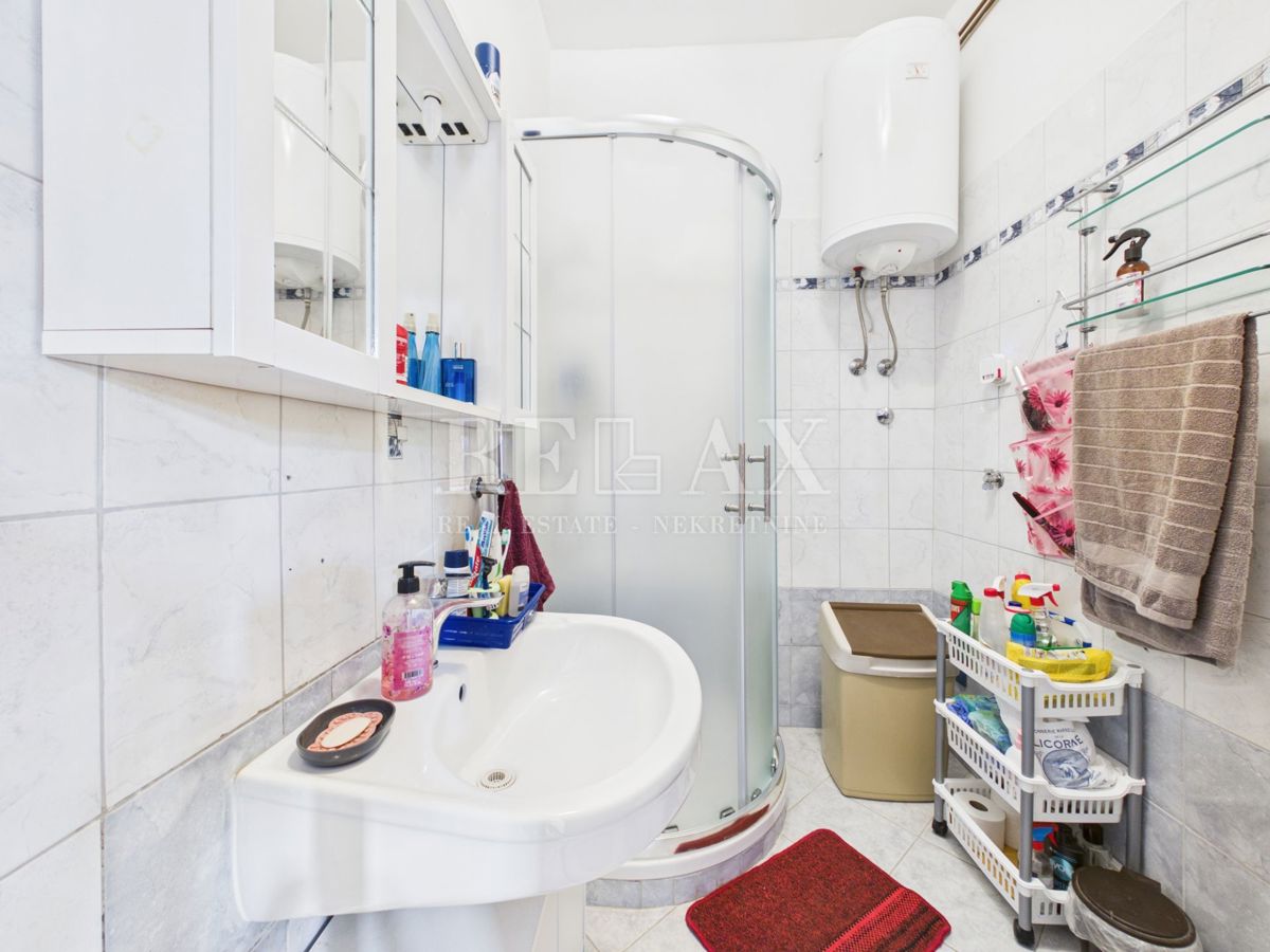 Križišće - casa indipendente con giardino e piscina