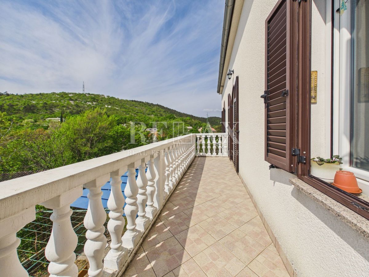 Križišće - casa indipendente con giardino e piscina