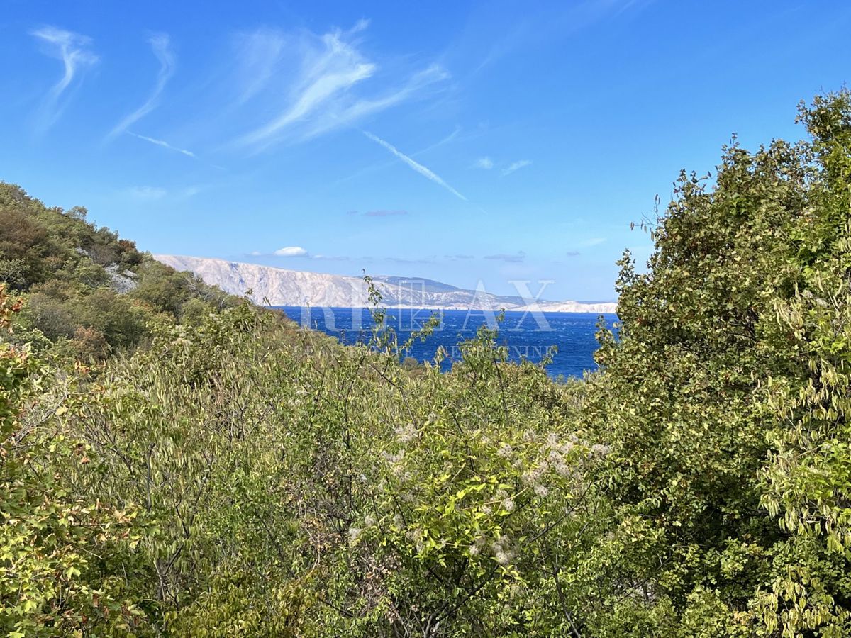 NOVI VINODOLSKI, SIBINJ KRMPOTSKI - Ampio appezzamento con una vecchia casa crollata
