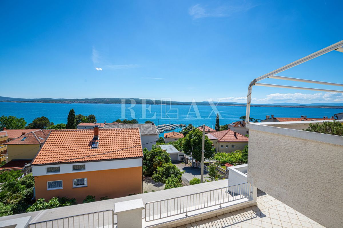 Crikvenica - una casa con un ristorante in un'ottima posizione
