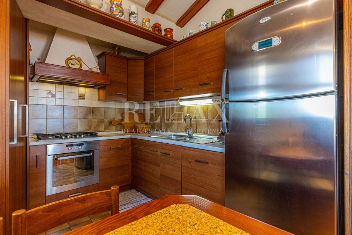 Crikvenica - una casa con un ristorante in un'ottima posizione