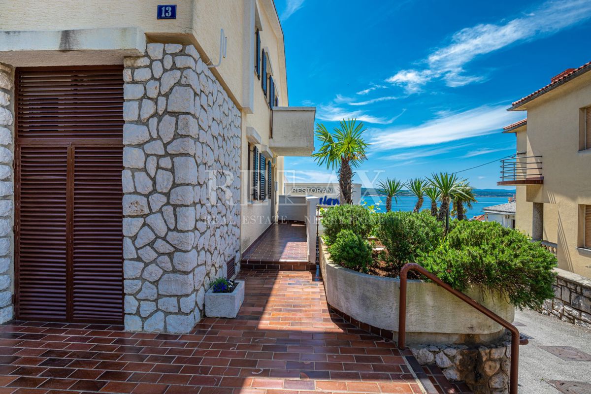 Crikvenica - una casa con un ristorante in un'ottima posizione