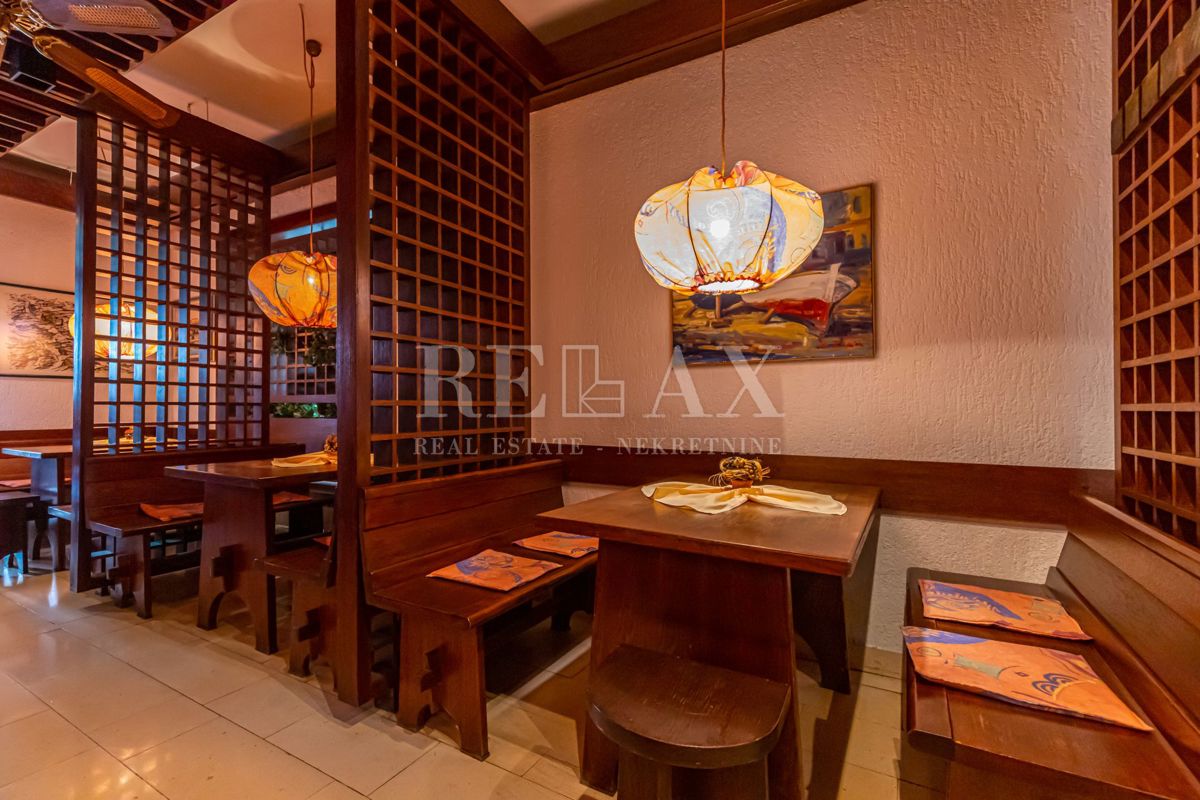 Crikvenica - una casa con un ristorante in un'ottima posizione