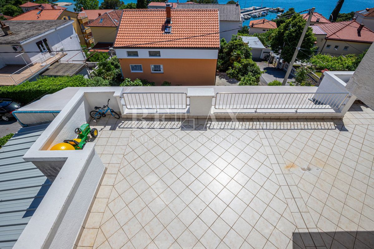 Crikvenica - una casa con un ristorante in un'ottima posizione