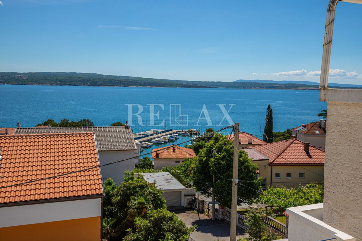 Crikvenica - una casa con un ristorante in un'ottima posizione