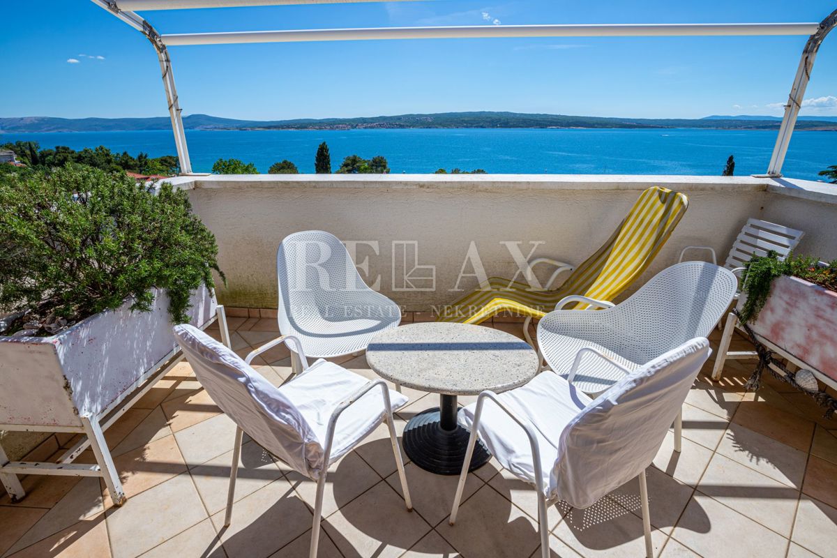Crikvenica - una casa con un ristorante in un'ottima posizione