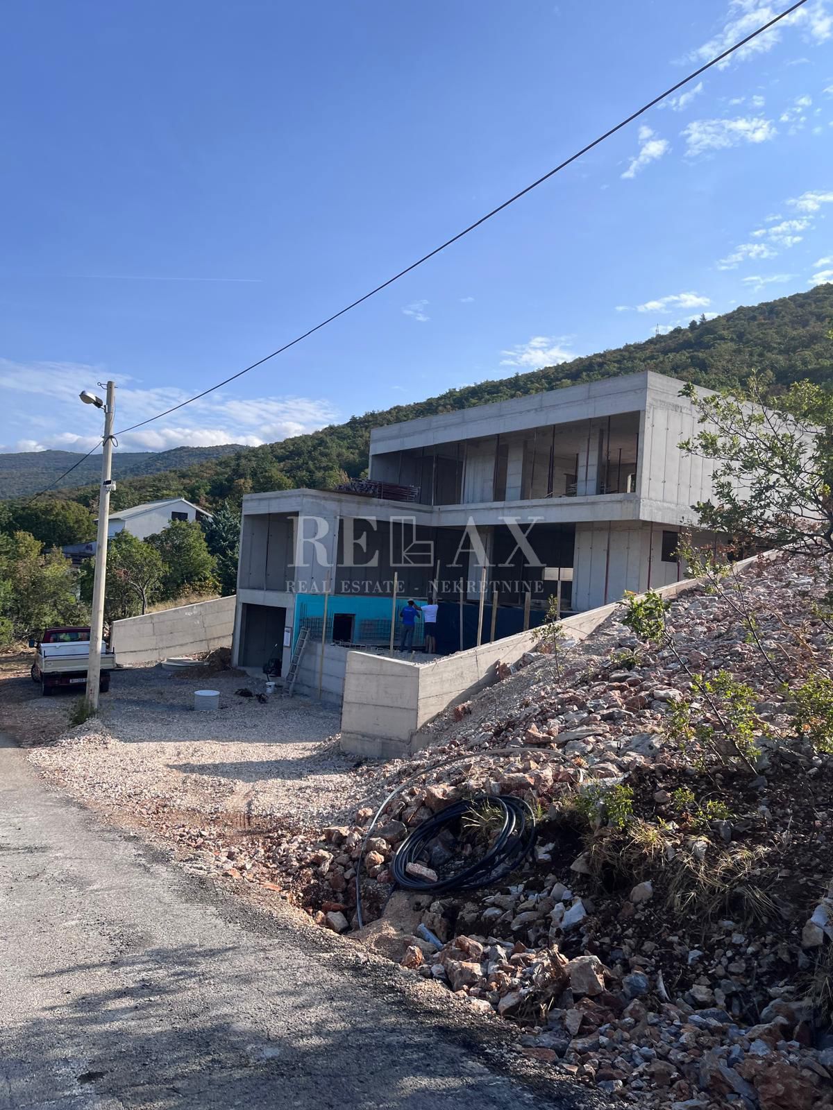 Klenovica, Poljice - la costruzione è iniziata con vista panoramica