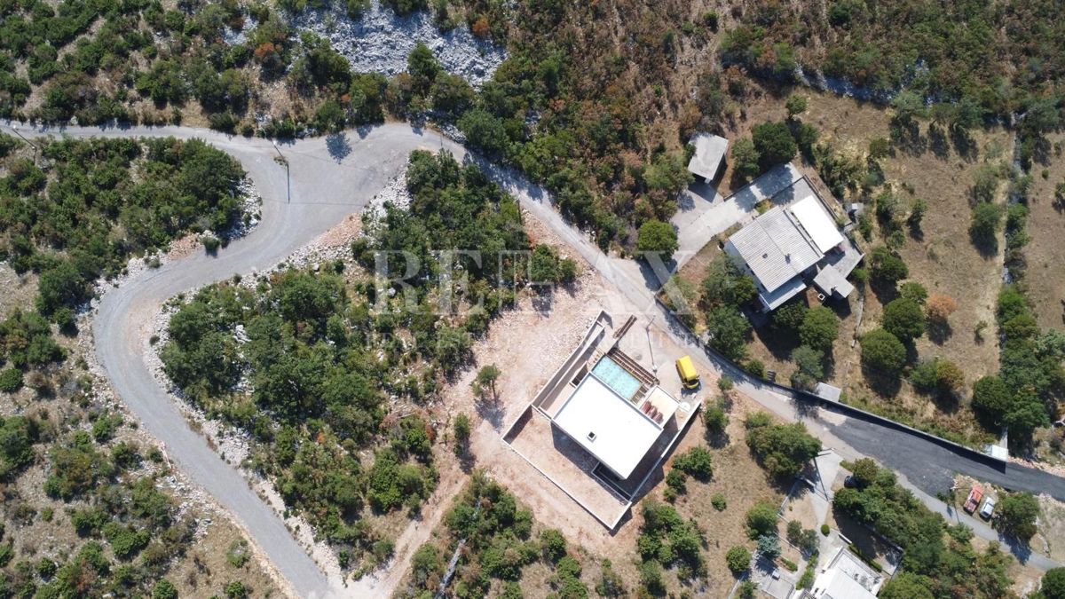 Klenovica, Poljice - la costruzione è iniziata con vista panoramica