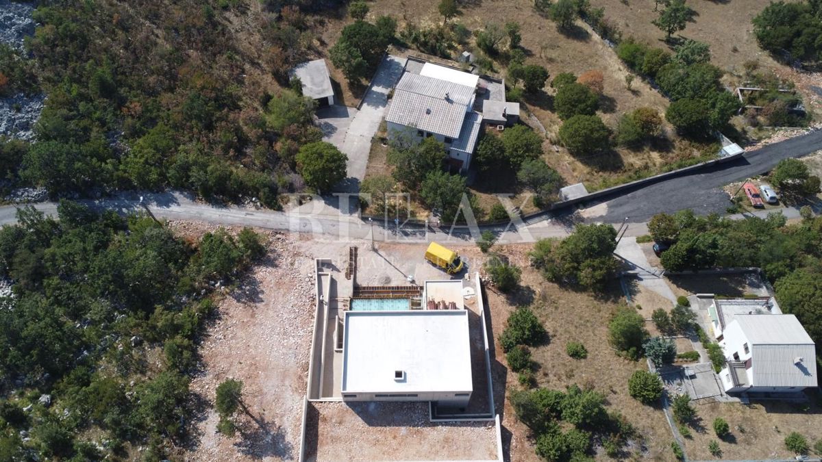 Klenovica, Poljice - la costruzione è iniziata con vista panoramica