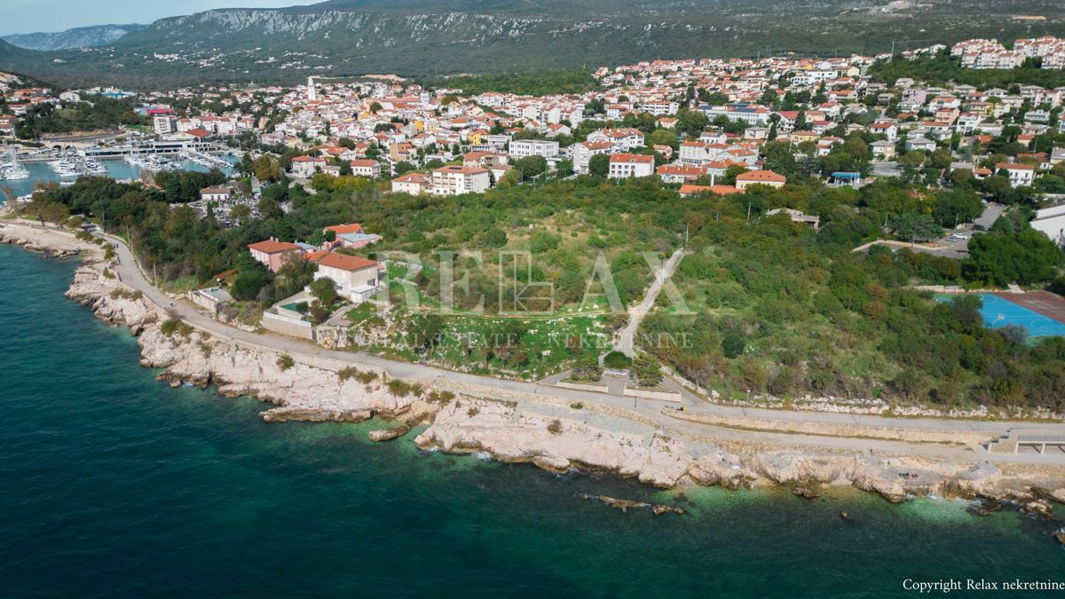 Novi Vinodolski - terreno in prima fila al mare per la costruzione di un albergo