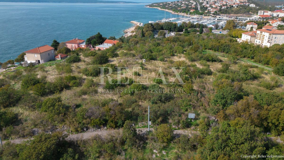 Novi Vinodolski - terreno in prima fila al mare per la costruzione di un albergo