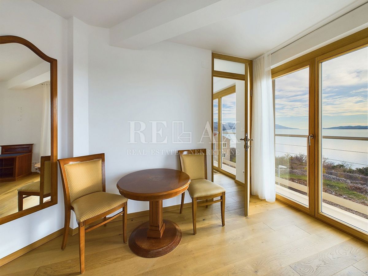 Povile - una villa con piscina e vista panoramica sul mare