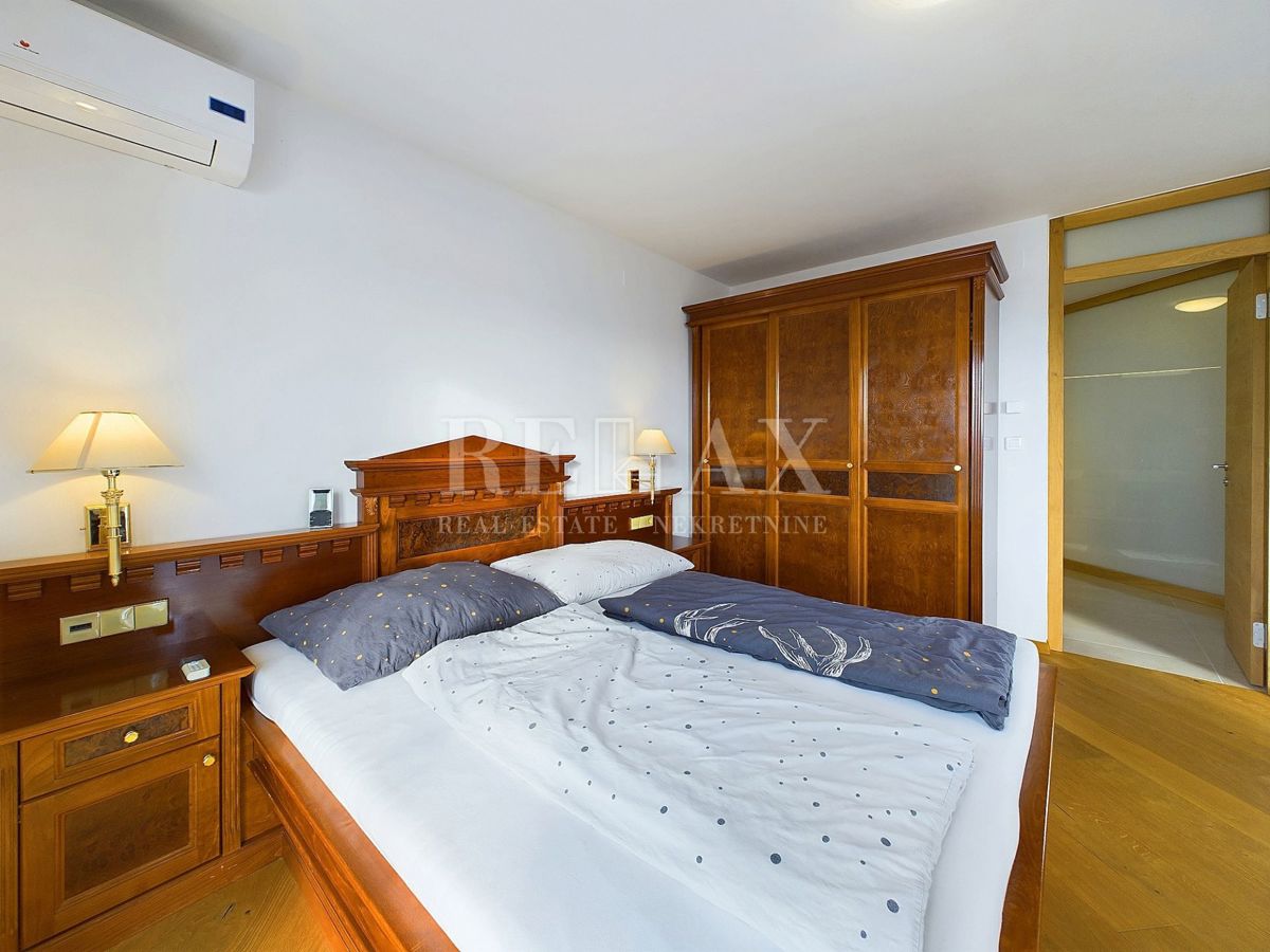 Povile - una villa con piscina e vista panoramica sul mare