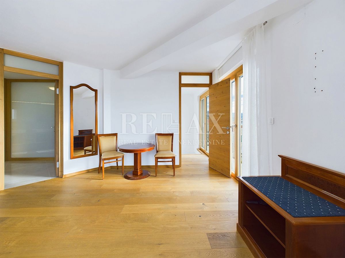 Povile - una villa con piscina e vista panoramica sul mare