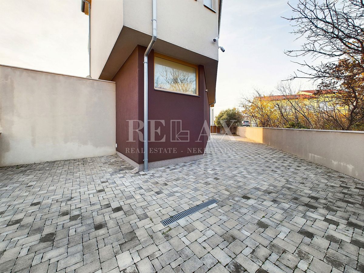 Povile - una villa con piscina e vista panoramica sul mare