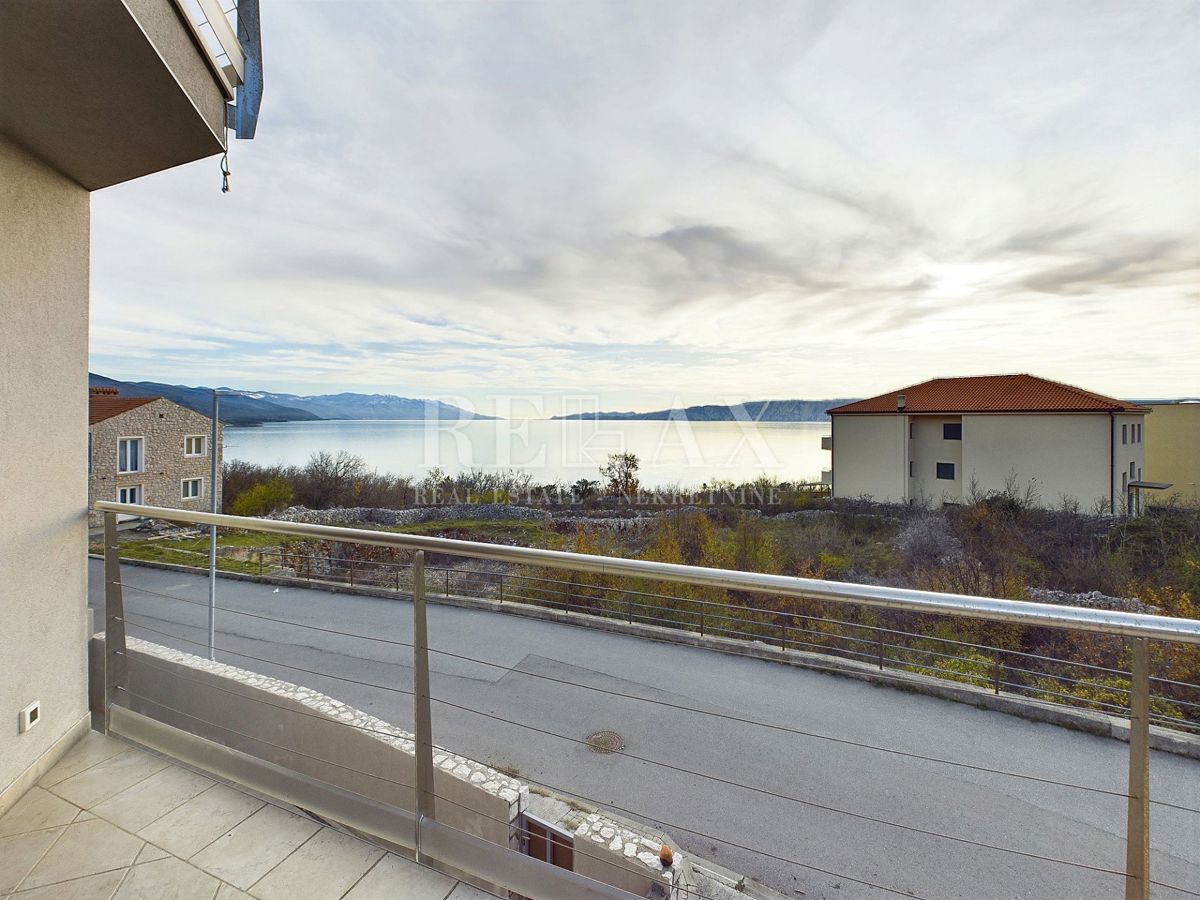 Povile - una villa con piscina e vista panoramica sul mare